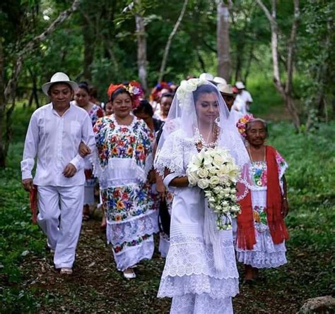 Boda regional yucateca Vestidos de quinceañera mexicana Boda Boda india