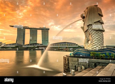 The Merlion Statue With Marina Bay Sands In The Background Singapore