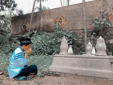 Syekh Nawawi Al Jawi Sebutkan 4 Manfaat Ziarah Kubur Pada Orang Tua