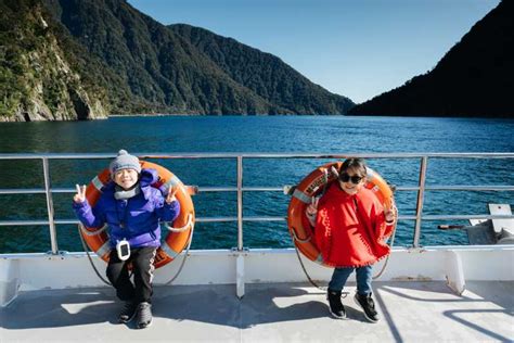 Milford Sound Panorama Bootsfahrt Mit Glasdach Katamaran GetYourGuide