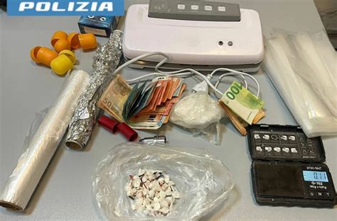 Oltre Dosi Cocaina In Casa Arrestato Enne