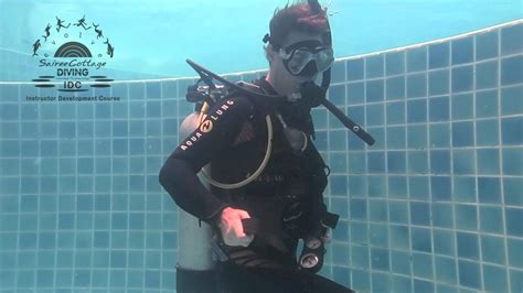 PADI Weight Belt Removal And Replacement IDC Divemaster Skill Circuit