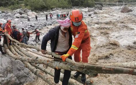 Aumentan A 65 Los Muertos Por Sismo De Magnitud 6 8 En El Centro De