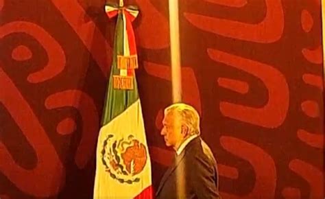 VIDEO Lord Molécula presume destello de luz atravesando a AMLO