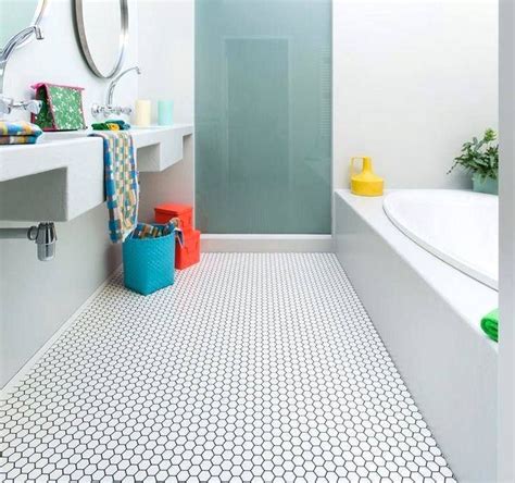 Best Flooring Ideas For Small Bathrooms With Images Vinyl Flooring