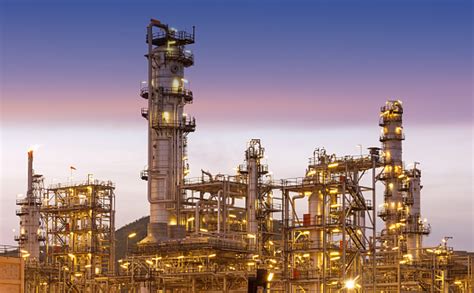 pabrik industri petrokimia  senja foto stok  gambar