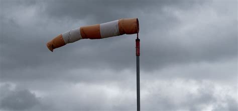 Wind und Schauer im Nordosten Stürmische Böen an der Küste