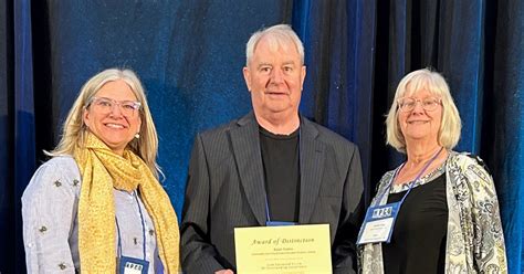 Community Care Hospice Volunteer Receives Provincial Outstanding