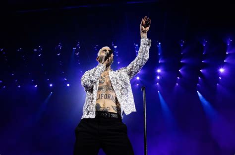 Adam Levine Reacts To Mick Jagger Dancing To Moves Like Jagger Its