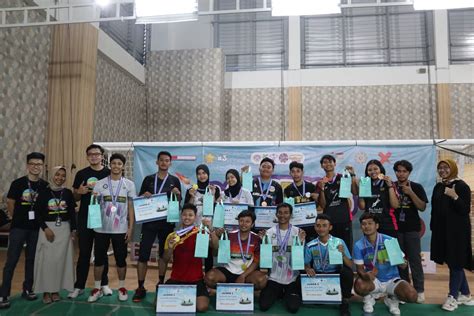 Tingkatkan Sportivitas Dstart 2023 Bem Fkg Gelar Turnamen Badminton