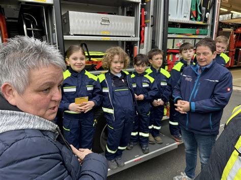 Spende F R Kinderfeuerwehr Freiwillige Feuerwehr Nauheim