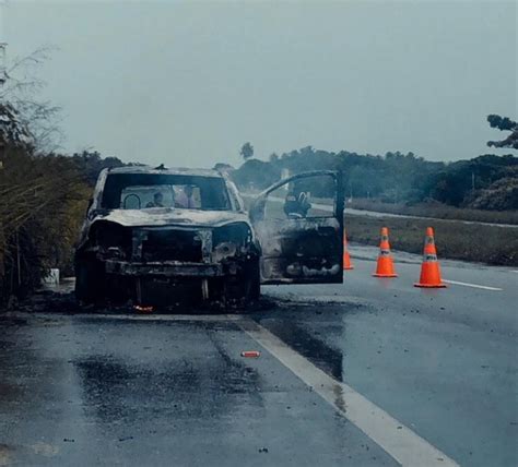 Carro De Passeio Pega Fogo Na Ce