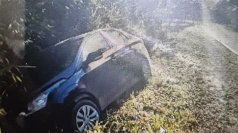 Carro Sai De Pista E Se Choca Contra Barranco E Vegeta O Na Sp