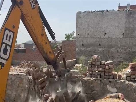 Jda Bulldozer Thundered At 6 Places In Jaipur Demolished Illegal Colony