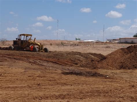 Prefeitura de Parelhas realiza Terraplanagem do terreno onde será