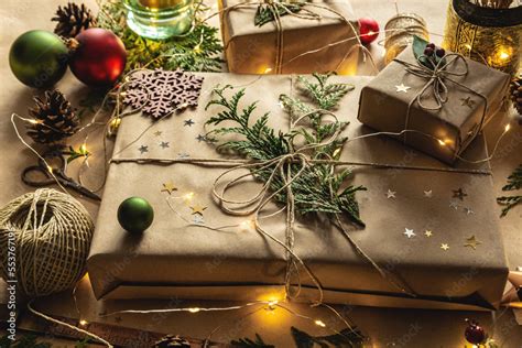 Regalo navideño para estos días de fiestas Stock Photo | Adobe Stock