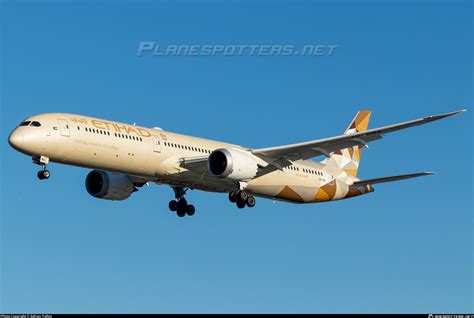 A Bma Etihad Airways Boeing Dreamliner Photo By Adrian Trefon