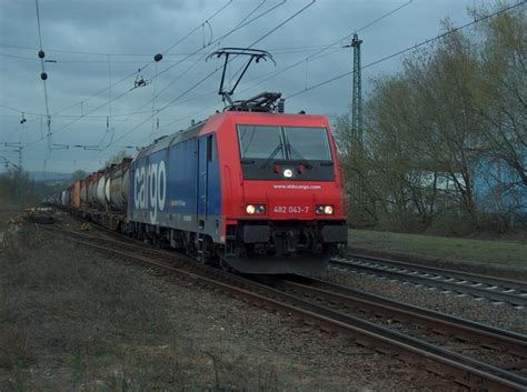 SBB Cargo Re 482 043 7 mit einem gemischten Güterzug Richtung Mainz in