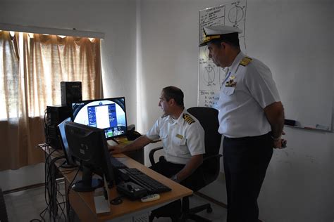 Comandante Do Distrito Naval Visita Escola De Avia O Naval Cc Mayo