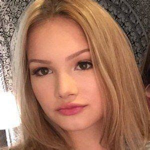 Hot Sexy Clementine Sleebos Bikini Pics