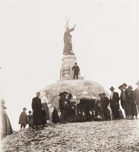 La Statua Posta Sulla Ricostruita Base 1919 Ruggiero 1987 55 Le