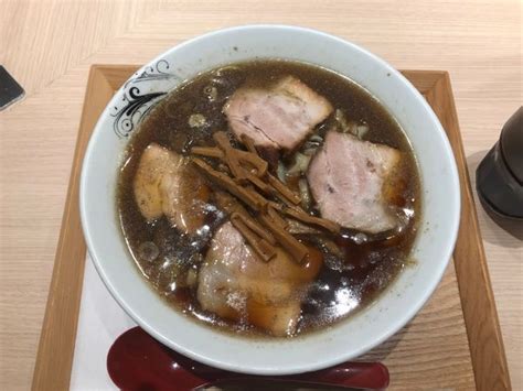 『煮干し醤油らーめん970円』七彩飯店のレビュー ラーメンデータベース