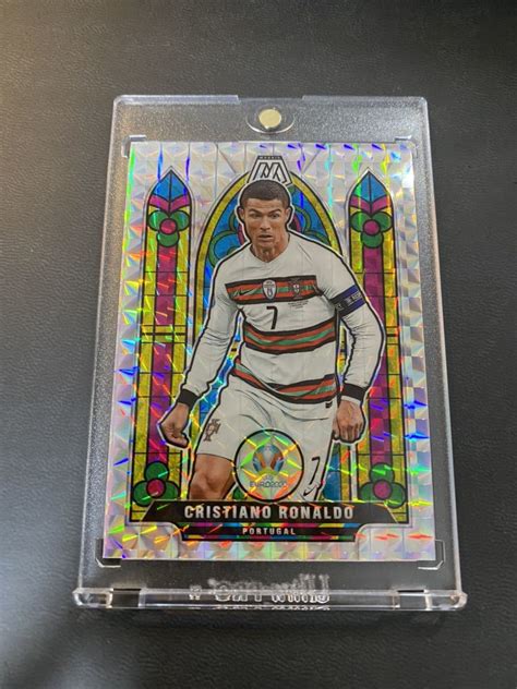 目立った傷や汚れなしCristiano Ronaldo Soccer 2020 21 Panini Mosaic EURO Stained