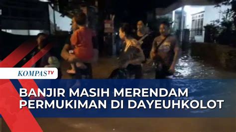 Banjir Masih Merendam Warga Dayeuhkolot Harus Gunakan Perahu Untuk