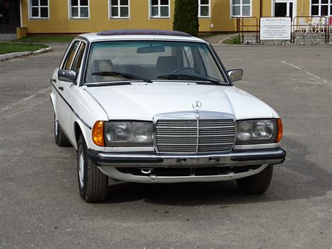 Mercedes-Benz W123 (1982) – MUSEUM OF MILITARY TECHNOLOGY GRYF