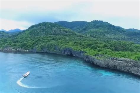 Mutiara Tersembunyi Di Laut Jawa Pulau Yang Masuk Wilayah Gresik Ini