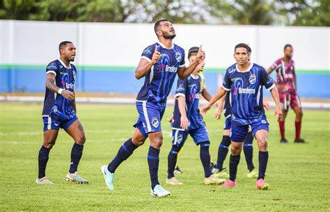 Zagueiro Fernandes Se Emociona Ao Marcar Primeiro Gol Pelo S O Raimundo