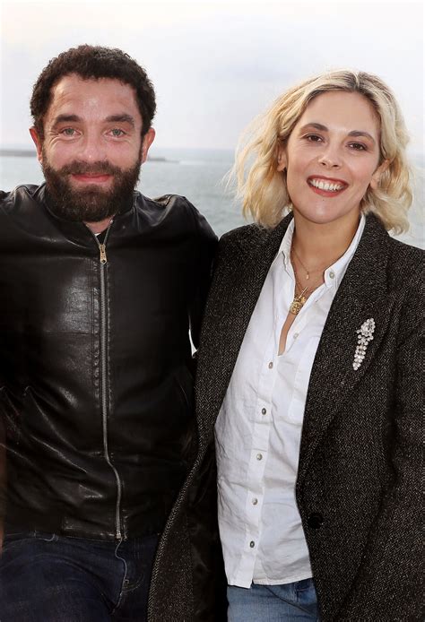 Photo Guillaume Gouix Et Sa Compagne Alysson Paradis Au Photocall En