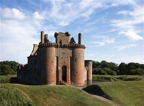 Caerlaverock Castle Visitscotland