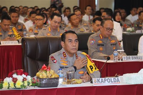 Di Depan Anak Buahnya Kapolda Sumsel Yang Baru Irjen Andi Rian R