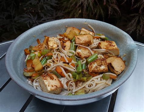 Simplicity In Stir-Fry: 5 Essential Steps To Mastering The Perfect Tofu Noodle Dish