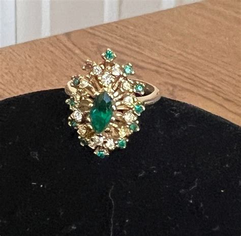 Vintage Women S Gold Tone Faux Emerald Ring Rhinestone Cluster Accent