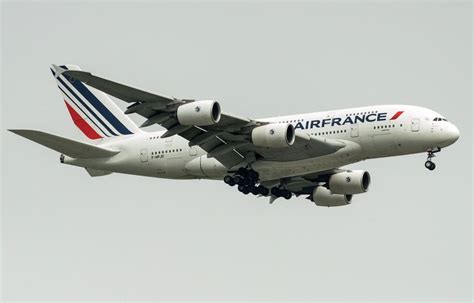 Coronavirus Plomb E Par La Crise Air France Annonce Larr T