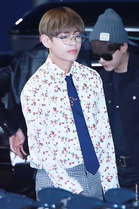 BTS V Reigns King Of Gucci With His Newest Accessories - Koreaboo