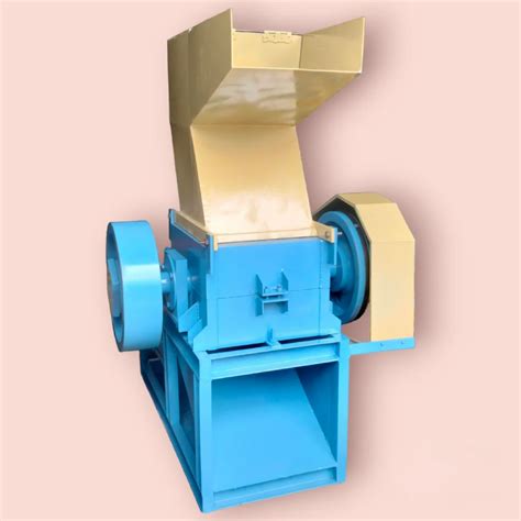 Hdpe Plastic Grinding Mills Blade Size 32 Inches Capacity 500 Kghr