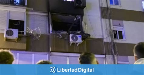 Una Familia Salva La Vida En Sevilla Al Saltar Por La Ventana De Su