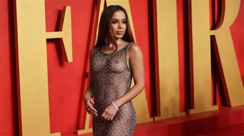 Folha Do Estado Vestido 100 Transparente Anitta Deixa Seios De