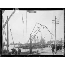 ImagesDéfense Salonique Tartanes à quai légende d origine