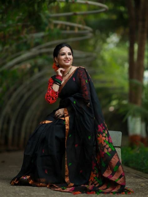 Captivating Black Linen Jamdani Saree Makar Sankranti Special Loomfolks