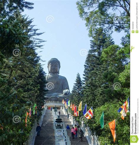 Estatua Gigante De Buddha En El Monasterio Del Po Lin Imagen De Archivo