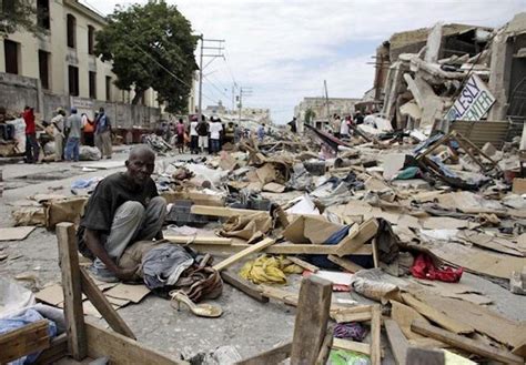 Miles de haitianos continúan bajo refugios provisionales y en