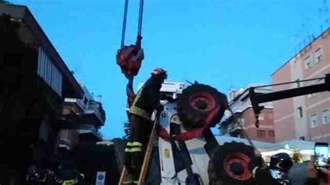 Bobcat Ribaltato Grave Incidente Sul Lavoro Per Un Operaio