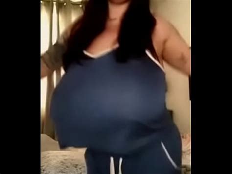 Grandes Tetas Rebotando En Camisa Suelta XVIDEOS