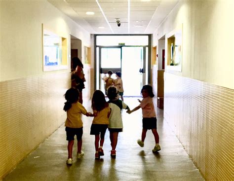 EL PASILLO AMARILLO EL PRIMER COLE DE MAYORES Colegio Quercus