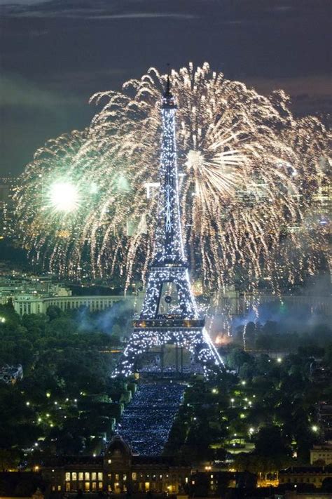 History of Bastille Day Independence Day (France) - family holiday.net/guide to family holidays ...