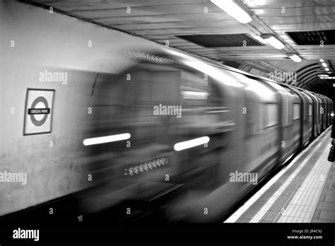 Green Park Tube Station Black And White Stock Photos And Images Alamy